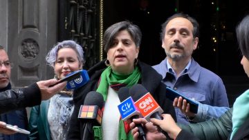 17072302 PARLAMENTARIOS DEL PC INGRESAN UN TÉNGASE PRESENTE ANTE EL TRIBUNAL CONSTITUCIONAL 02
