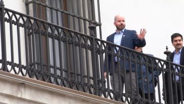 21072303 APOYO MINISTRO JACKSON EN LA MONEDA 01W