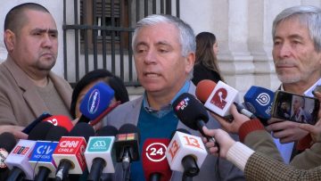 25072302 DIRECTORIO NACIONAL DEL COLEGIO PROFESORES ENTREGA CARTA DIRIGIDA AL PRESIDENTE GABRIEL BORIC 01