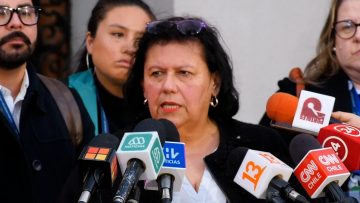 27072315 PUNTO DE PRENSA PARLAMENTARIOS TRAS REUNION CON SUBSECRETARIO MONSALVES 07