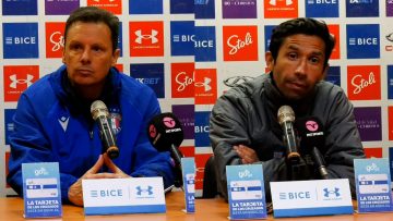 050823DEP04 CONFERENCIA DE PRENSA POST PARTIDO DE LOS TÉCNICOS DE AUDAX ITALIANO Y UNIVERSIDAD CATÓLICA 08
