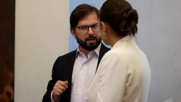 18082311 PRESIDENTE BORIC SE REÚNE CON REPRESENTANTES DEL CONGRESO DE ESTADOS UNIDOS 05