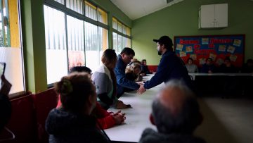 21082312 PRESIDENTE BORIC VISITA ALBERGUE EN LINARES 04 (1)