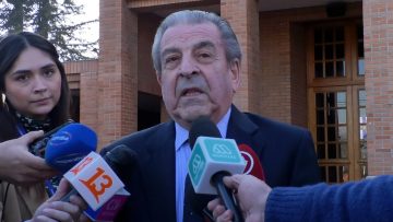 25082308 PRESIDENTE FREI Y JORGE TARUD EN VELORIO DE BELISAARIO VELASCO  02