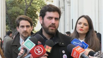 29082320 DECLARACIONES DIPUTADOS EN VELORIO DE GUILLERMO TEILLIER 01