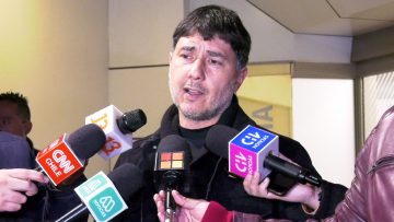 12092301 APOYOS Y DECLARACIONES DEL HOSPITAL DEL TRABAJADOR, FISCALÍA Y CARABINEROS POR CAMARÓGRAFO Y CARABINERO HERIDOS, AMBOS EN VILLA FRANCIA. 03
