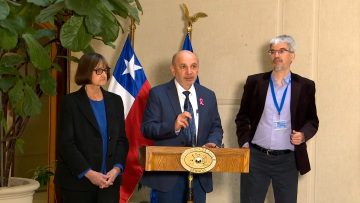 031023C08 PUNTO DE PRENSA SENADORES POR HOSPITAL CLÍNICO UNIVERSIDAD DE CHILE 01