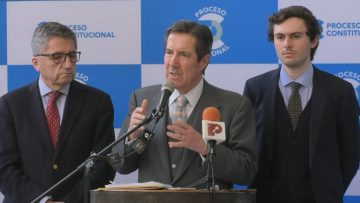 041023CC04 REACCIONES DE CONSEJEROS CONSTITUCIONALES UDI 07