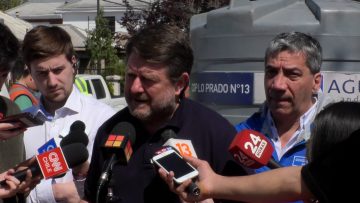 07102304 GOBERNADOR DE LA RM Y ALCALDE DE INDEPENDENCIA POR CORTE DE AGUA 1