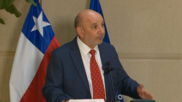 111023C08 PUNTO DE PRENSA SENADOR JUAN LUIS CASTRO POR ISAPRES 05