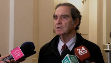 131023CC03 DECLARACIONES DE HERNÁN LARRAÍN TRAS VOTACIONES 02}