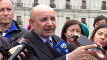 23102302 SENADOR DEJA CARTA EN LA MONEDA POR CAMPAÑA CONTRA EL CÁNCER 20