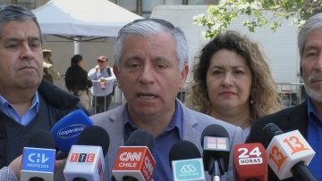 24102304 COLEGIO DE PROFESORES ENTREGA CARTA EN LA MONEDA 1