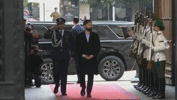 30102302 HONORES PRESIDENTE BORIC EN LA MONEDA 04