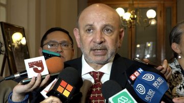 06112320 SENADORES SE REFIEREN A LEY CORTA DE ISAPRES 05