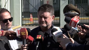 16112306 GOBERNADOR ORREGO VISITA A CARABINERA ATACADA CON GRANADA 01