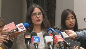 27112307 PUNTO DE PRENSA MINISTRA CAMILA VALLEJO 03 (1)