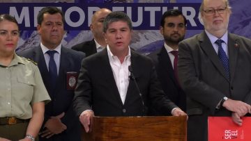 30112306 SUBSECRETARIO MONSALVE TRAS REUNIÓN DE COORDINACIÓN POR PLEBISCITO 01 (2)