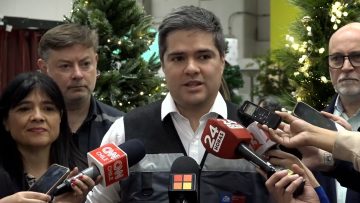 01122303 AUTORIDADES FISCALIZAN VENTA DE GUIRNALDAS NAVIDEÑAS 01