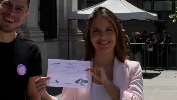 05122312 DIPUTADA MUSANTE ENTREGA CARTA EN LA MONEDA 03