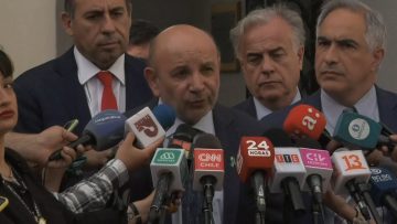 06122312 DECLARACIONES SENADORES COMISIÓN SALUD TRAS REUNIÓN EN LA MONEDA 08