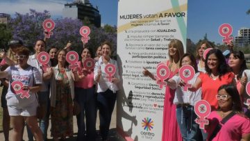 10122301 MUJERES A FAVOR SE REUNIERON PARA MANIFESTAR SU POSICIÓN DE LA PROPUESTA DE TEXTO CONSTITUCIONAL 06