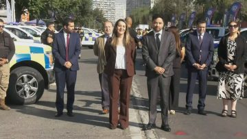 12122302 ALCALDE CARTER PRESENTA A EXGENERAL EN RETIRO DE CARABINEROS 03 (1)