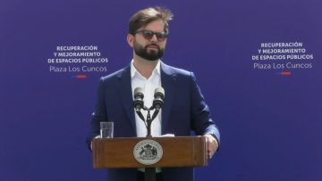 14122301 PRESIDENTE BORIC INAUGURA PLAZA LOS CUNCOS 03
