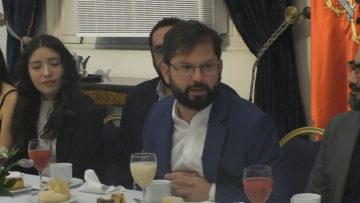 02012404 PRESIDENTE DESAYUNA CON ESTUDIANTES DISTINGUIDOS EN LA PAES 03