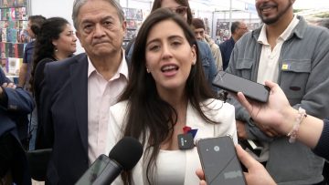 06012406 PUNTO DE PRENSA MACARENA RIPAMONTTI FERIA DEL LIBRO VIÑA DEL MAR 2024 01