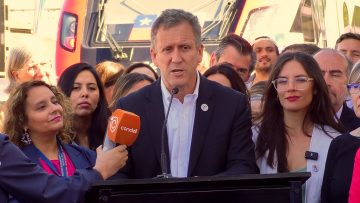 19312408 AUTORIDADES EN VIAJE A CURICÓ 01 (1)