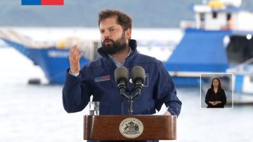 29012413 PRESIDENTE BORIC PROMULGA LEY BENTÓNICA 02