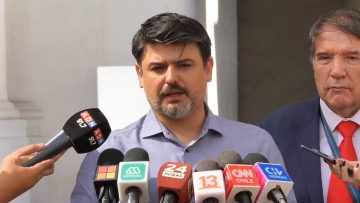 30012412 ALCALDE Y REPRESENTANTES DE BUSES SE REÚNEN CON SUBSECRETARIO MONSALVE 05