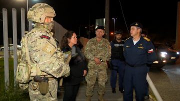 060224V01 AOYOS Y DECLARACIONES MINISTRA DE DEFENSA Y JEFE DEFENSA NACIONAL TRAS RECORRIDO NOCTURNO 29