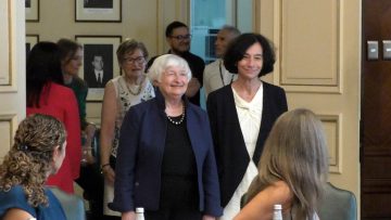01032422 APOYOS REUNIÓN JANET YELLEN EN LA MONEDA 02
