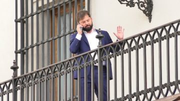 05032403 APOYO PRESIDENTE BORIC FUERA DE SU DESPACHO 11