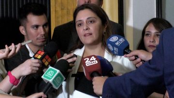 07032403 MINISTRA DE BIENES NACIONALES ENTREGA OFICIO EN EL CDE (1)