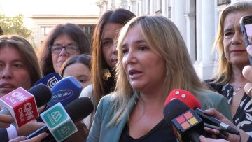 08032403 UDI ENTREGA CARTA EN LA MONEDA POR EL DIA DE LA MUJER (2)
