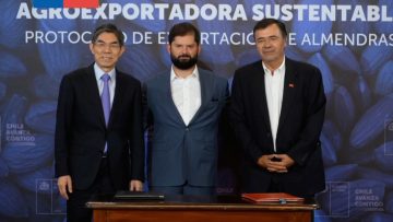 15032404 PRESIDENTE BORIC FIRMA PROTOCOLO ADUANERO CON CHINA 08
