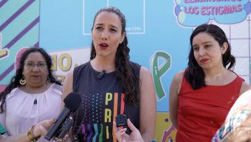 16032408 MINISTRA ORELLANA VISITA STAND DEL MINISTERIO DE LA MUJER EN LOLLAPALOOZA 03