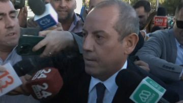19032402 LLEGADA DE SERGIO MUÑOZ AL CENTRO DE JUSTICIA 02