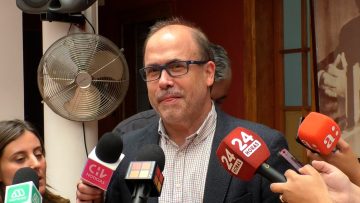 22032415 ALBERTO UNDURRAGA TRAS REUNIÓN CON EL OFICIALISMO 02