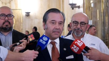 27032409 DIPUTADOS REPUBLICANOS VAN A CONTRALORIA POR CONDONACION DEUDA EFE 03