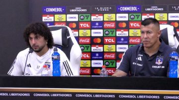 290224DEP08 CONFERENCIA DT COLOCOLO JORGE ALMIRON Y EL JUGADOR MAXIMILIANO FALCÓN 11