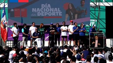 06042402 PRESIDENTE BORIC PARTICIPA DEL DÍA DEL DEPORTE EN EL ESTADIO NACIONAL 11