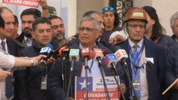 09042409 SINDICATOS DE HUACHIPATO Y AUTORIDADES LLEGAN A LA MONEDA 01 (2)