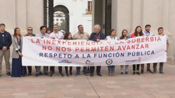 11042408 MIEMBROS DE LA CUT ENTRAN A LA MONEDA 15