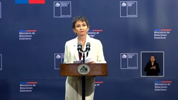 18042404 MINISTRA TOHÁ EN REUNIÓN CON ALTAS AUTORIDADES DE SEGURIDAD PÚBLICA