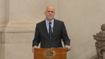 19042405 MINISTRO ELIZALDE TRAS REUNIÓN CON MESA DE LA CÁMARA 06 (1)