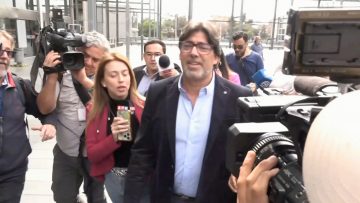 19042408 DANIEL JADUE LLEGA AL CENTRO DE JUSTICIA11 (2)